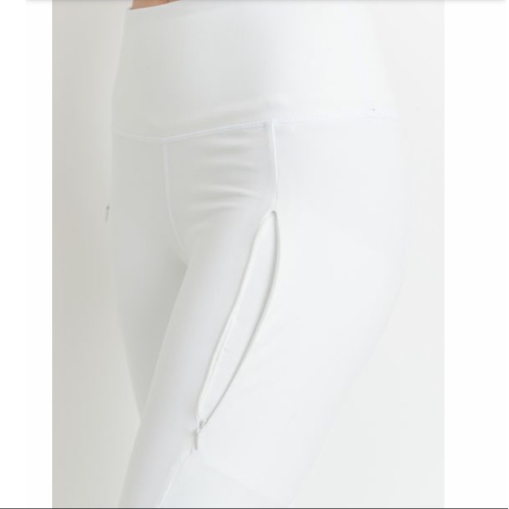 White leggings with zipper pockets
